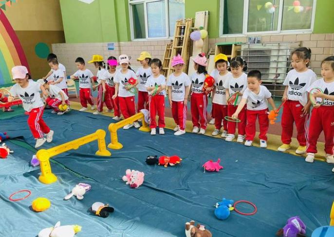 山西省政府机关幼儿园中班组举办“六一嘉年华”活动