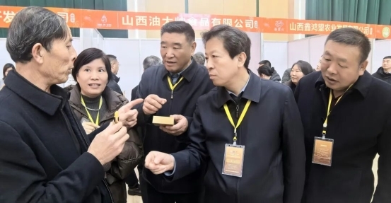 吕梁民企举办好产品“两节”以物易物 暨年货集中采供交流推荐会(图5)