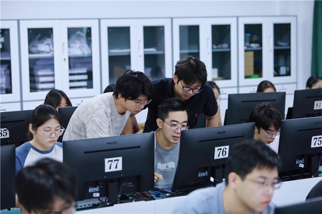 浪潮信息大模型应用开发实训营山西大学站结营，校企协同探索人工智能实践教学(图3)